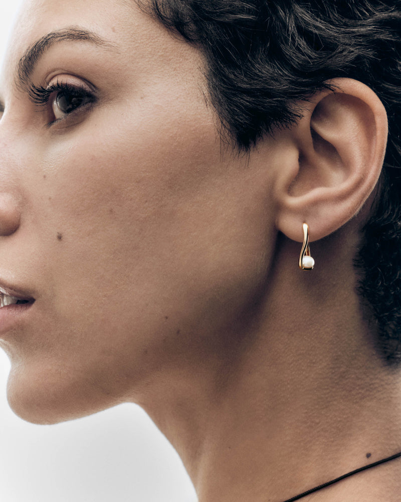 Orecchini a cerchio con perla Aura