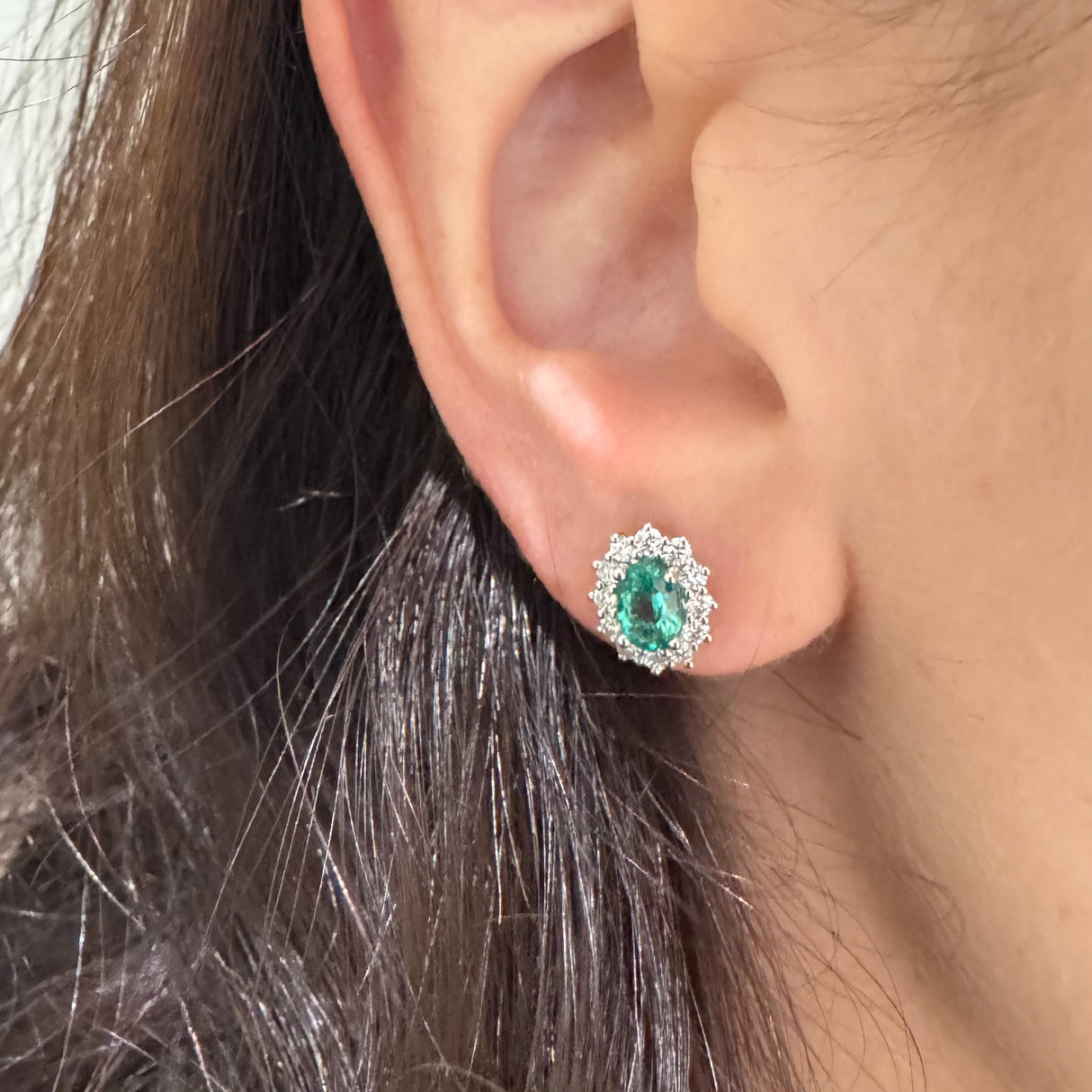 Oval emerald earrings 0.55kt and diamonds