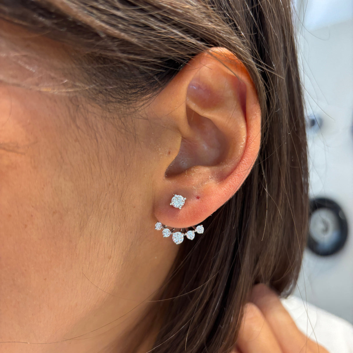 Retro orecchini di diamanti in oro bianco