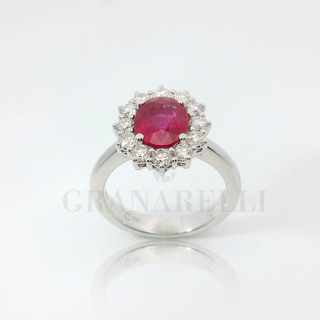 Anello Rubino Ovale e Contorno Diamanti Crivelli