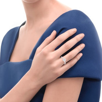 Anello solitario 0,63, con contorno