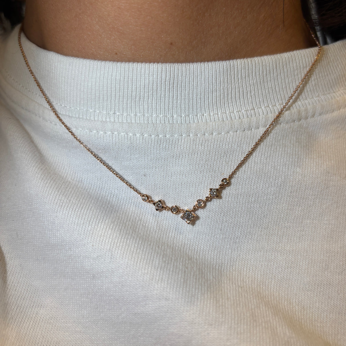 Girocollo multi punti luce in oro rosa