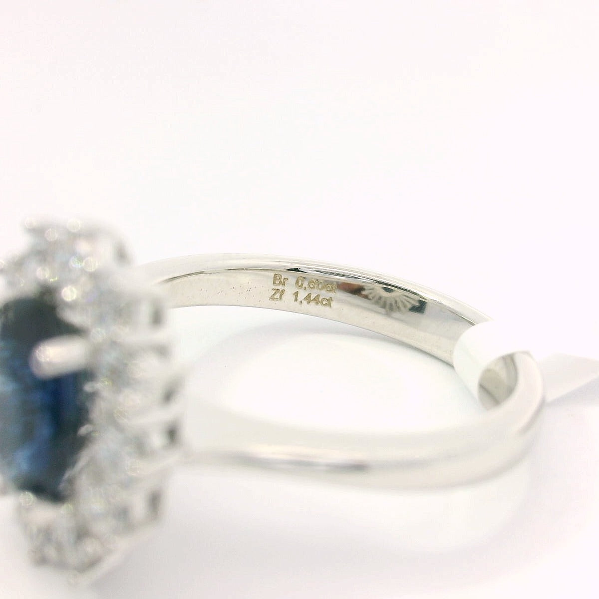 Anello in Oro Bianco con Zaffiro 1.44kt e Diamanti