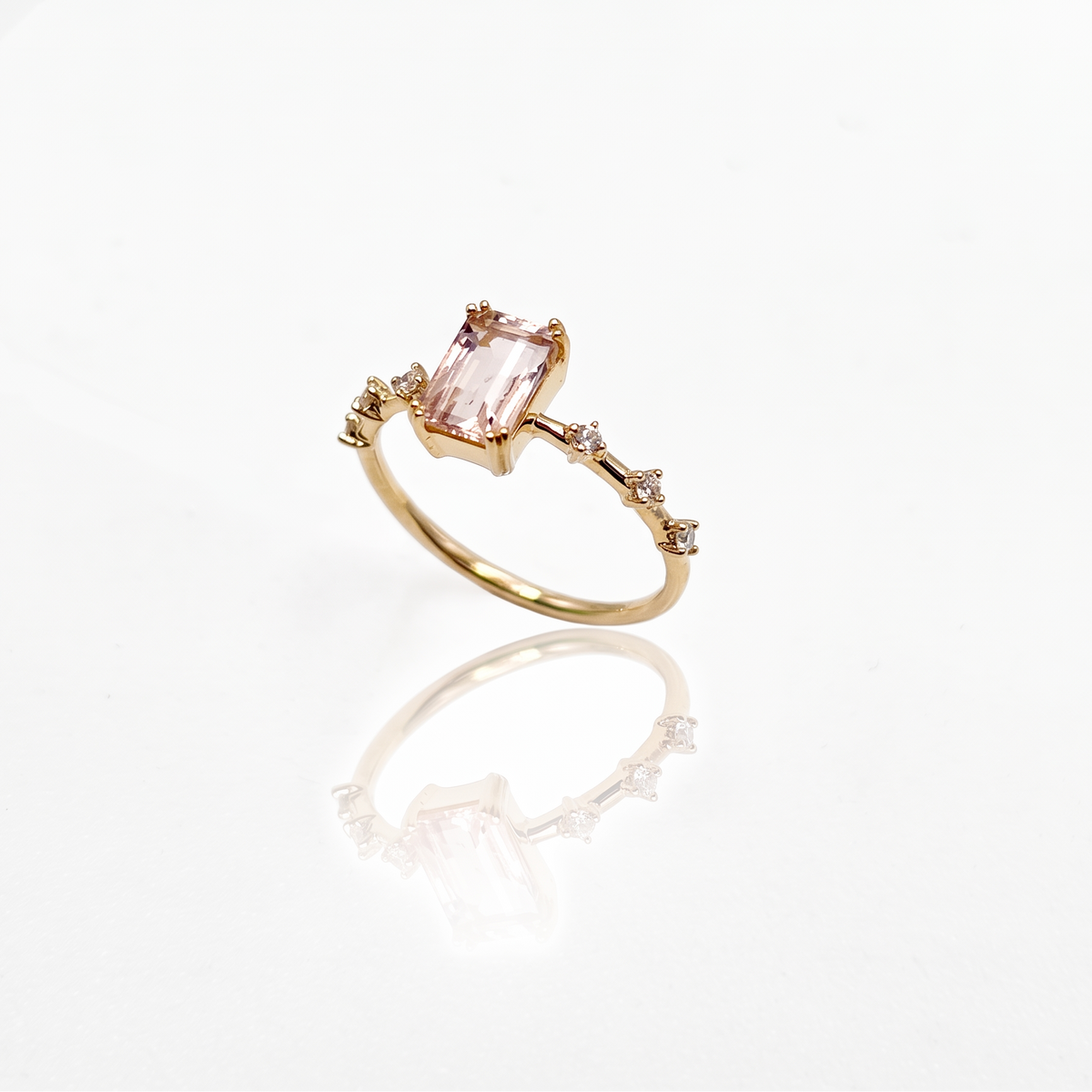 Anello Oro Giallo 9kt con Berillo Rosa Taglio Smeraldo e Diamanti - GioGio