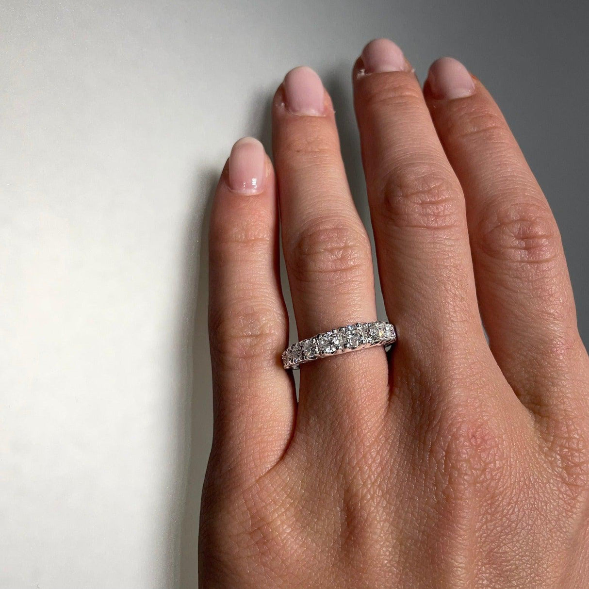 Anello Fedina di Diamanti Scalata in Oro Bianco-Anelli-GRANARELLI-14-Gioielleria Granarelli