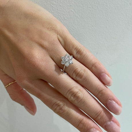 Anello Fiore con Diamanti in Oro Bianco-Anelli-GRANARELLI-1.52 F VS-Gioielleria Granarelli
