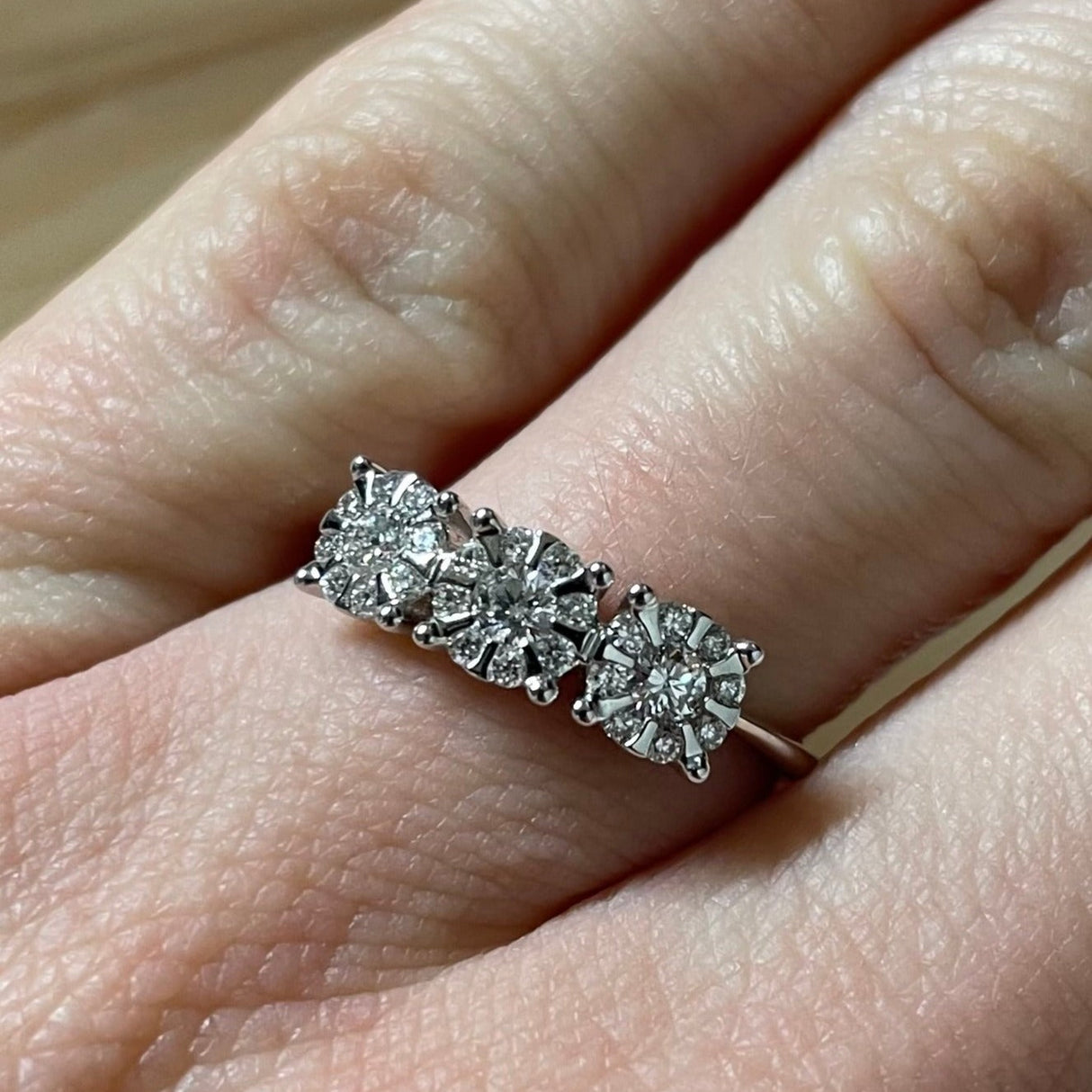 Anello Trilogy Illusione Diamanti Bianchi In Oro Bianco-Anelli-GRANARELLI-13-Gioielleria Granarelli