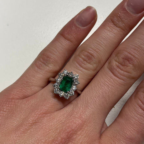 Anello in Oro Bianco con Smeraldo 1.27kt e Diamanti-Anelli-GRANARELLI-14-Gioielleria Granarelli