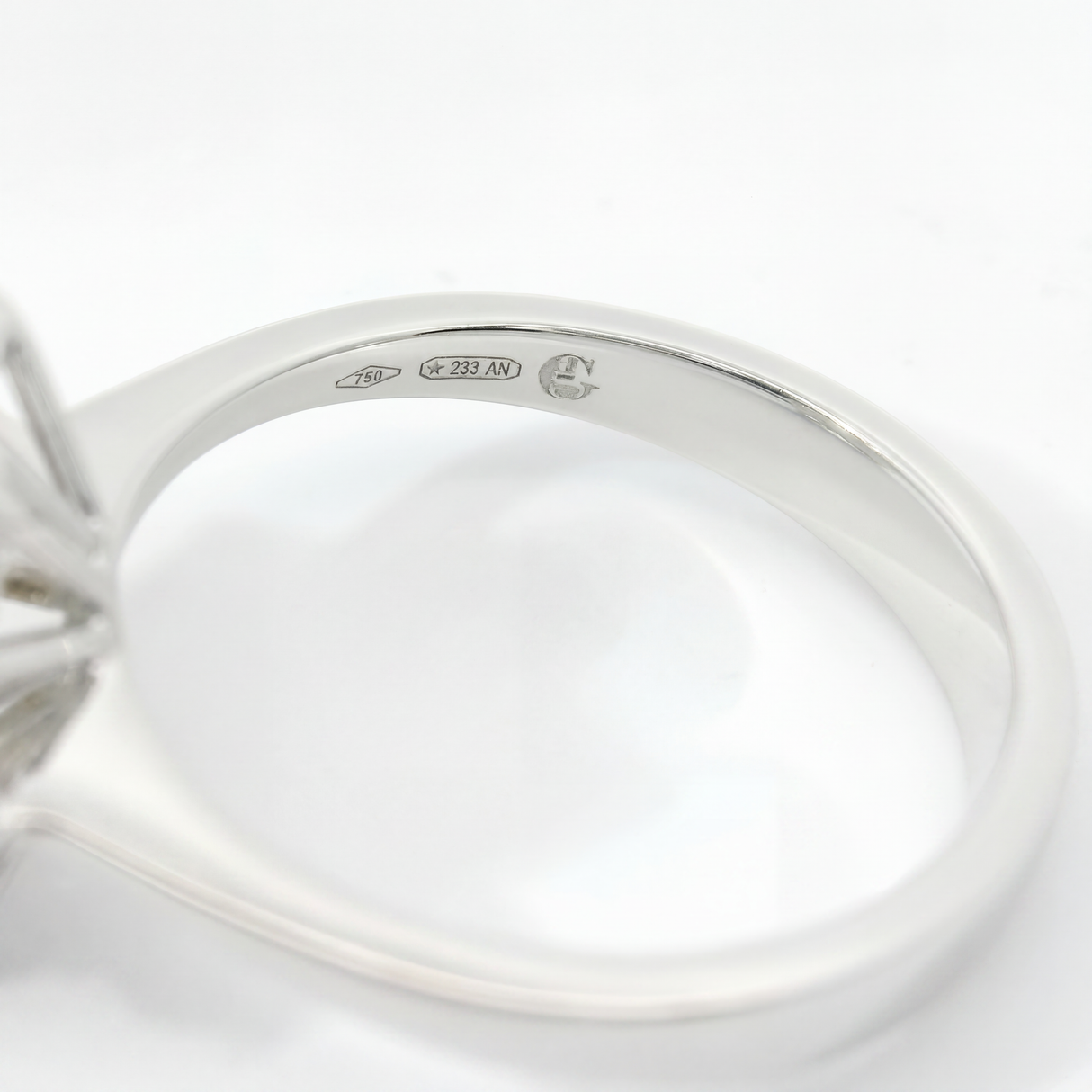 Anello Fiore in Oro Bianco 18kt con Diamanti Naturali 1,77ct