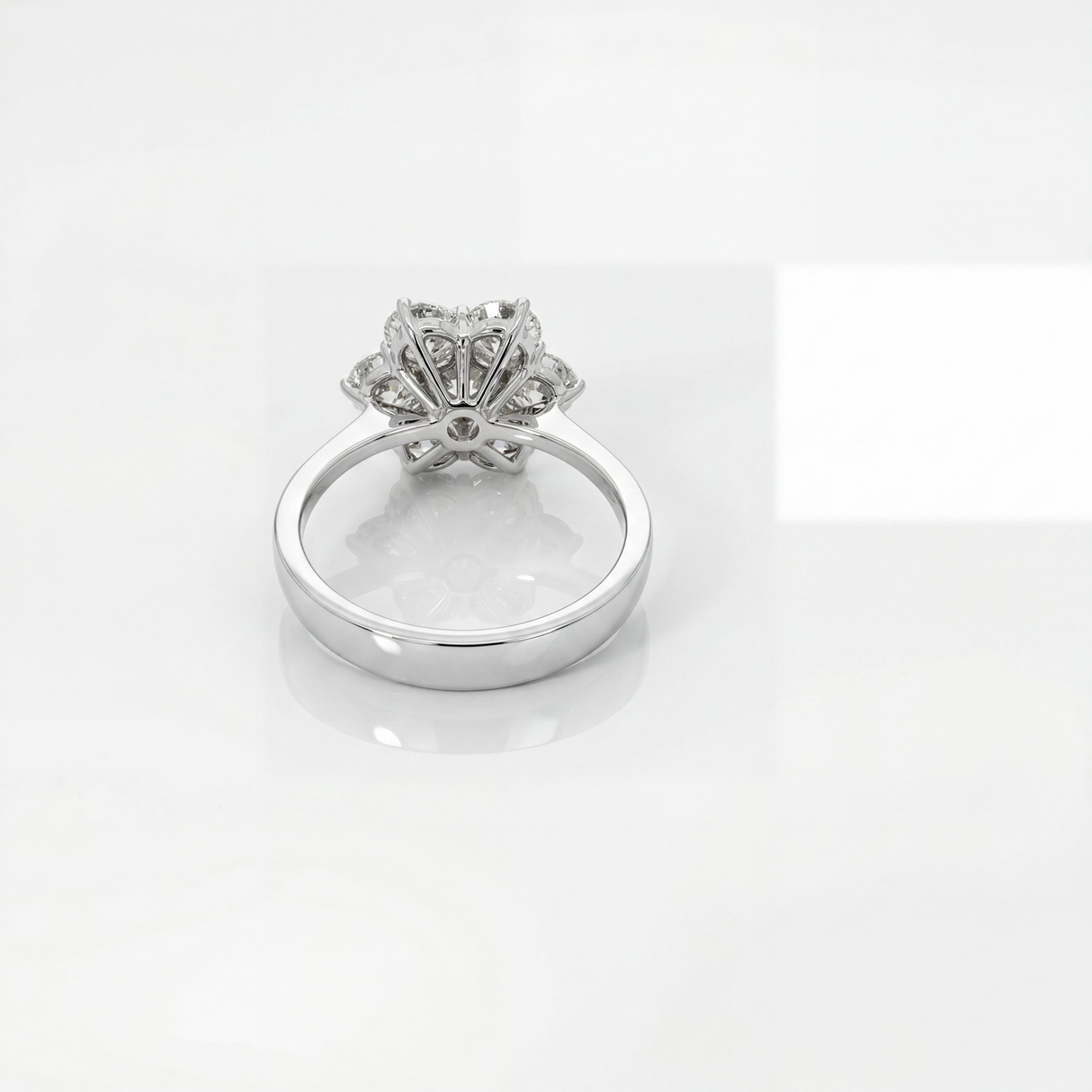 Anello Fiore in Oro Bianco 18kt con Diamanti Naturali 2,29ct