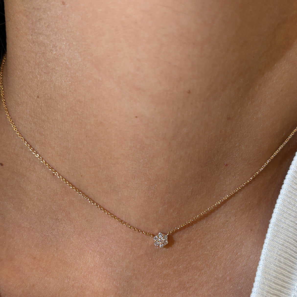 Girocollo mini fiore in oro rosa