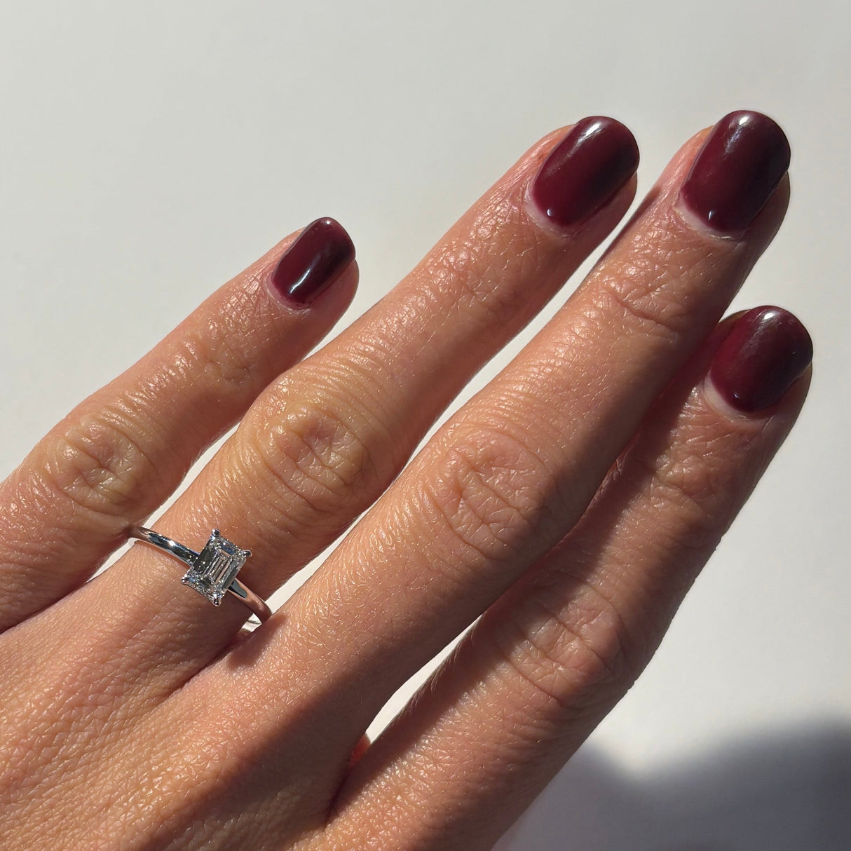 Anello Solitario Taglio Smeraldo 0.85ct, Oro Bianco GIA