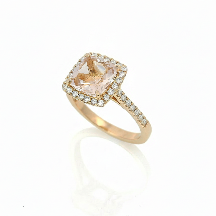 Anello in Oro Rosa con Morganite Taglio Cushion e Diamanti