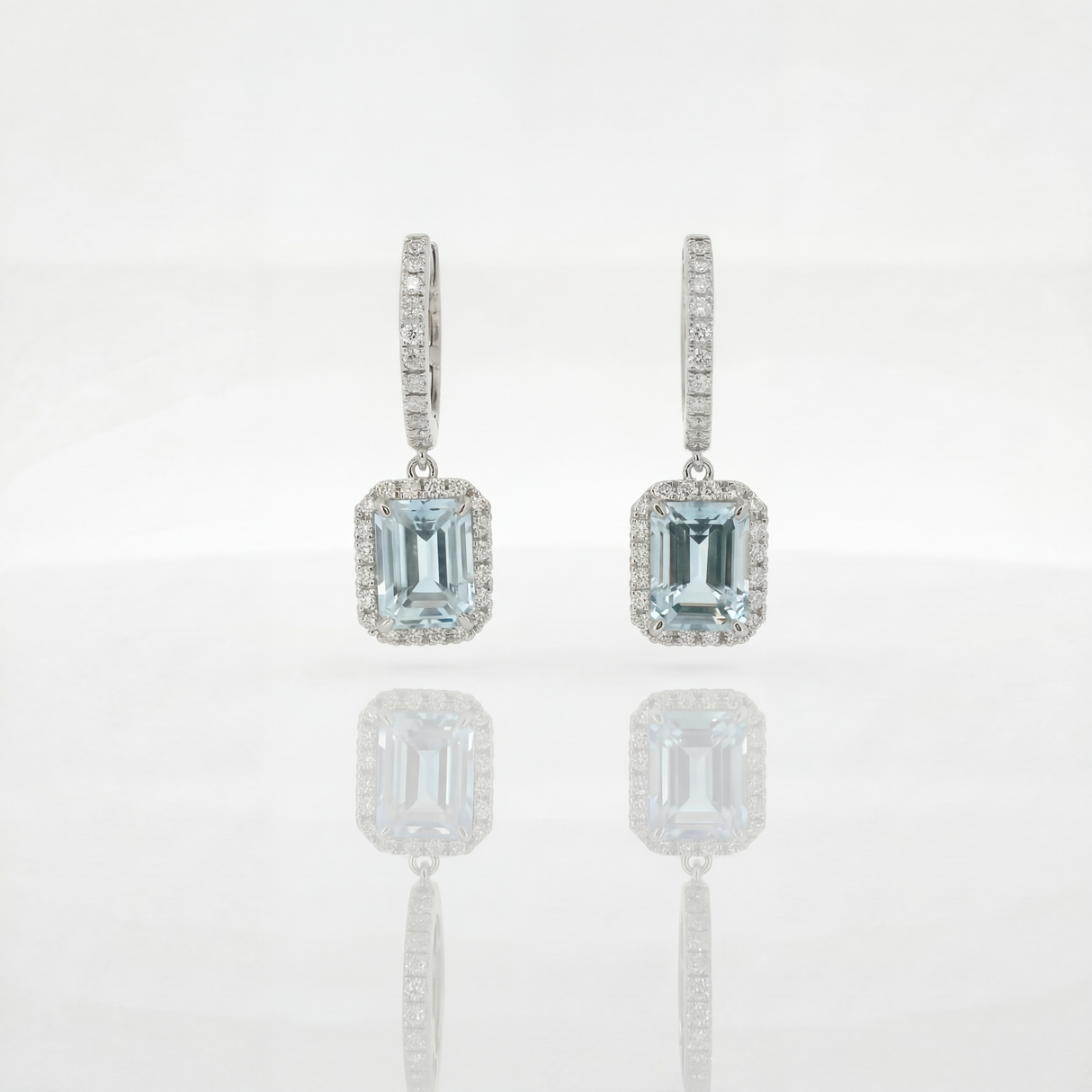 Orecchini con Acquamarina e Diamanti In Oro Bianco