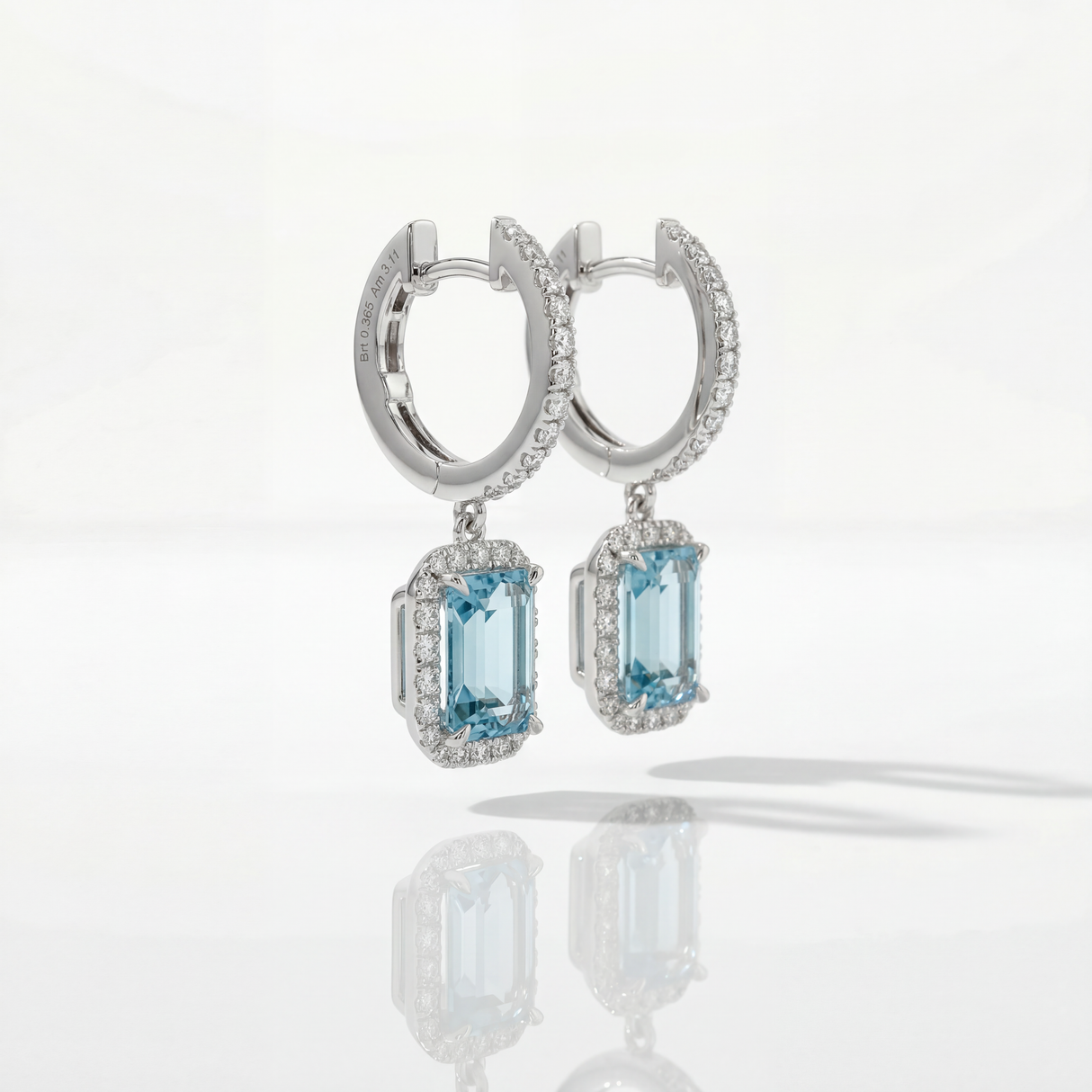 Orecchini con Acquamarina e Diamanti In Oro Bianco