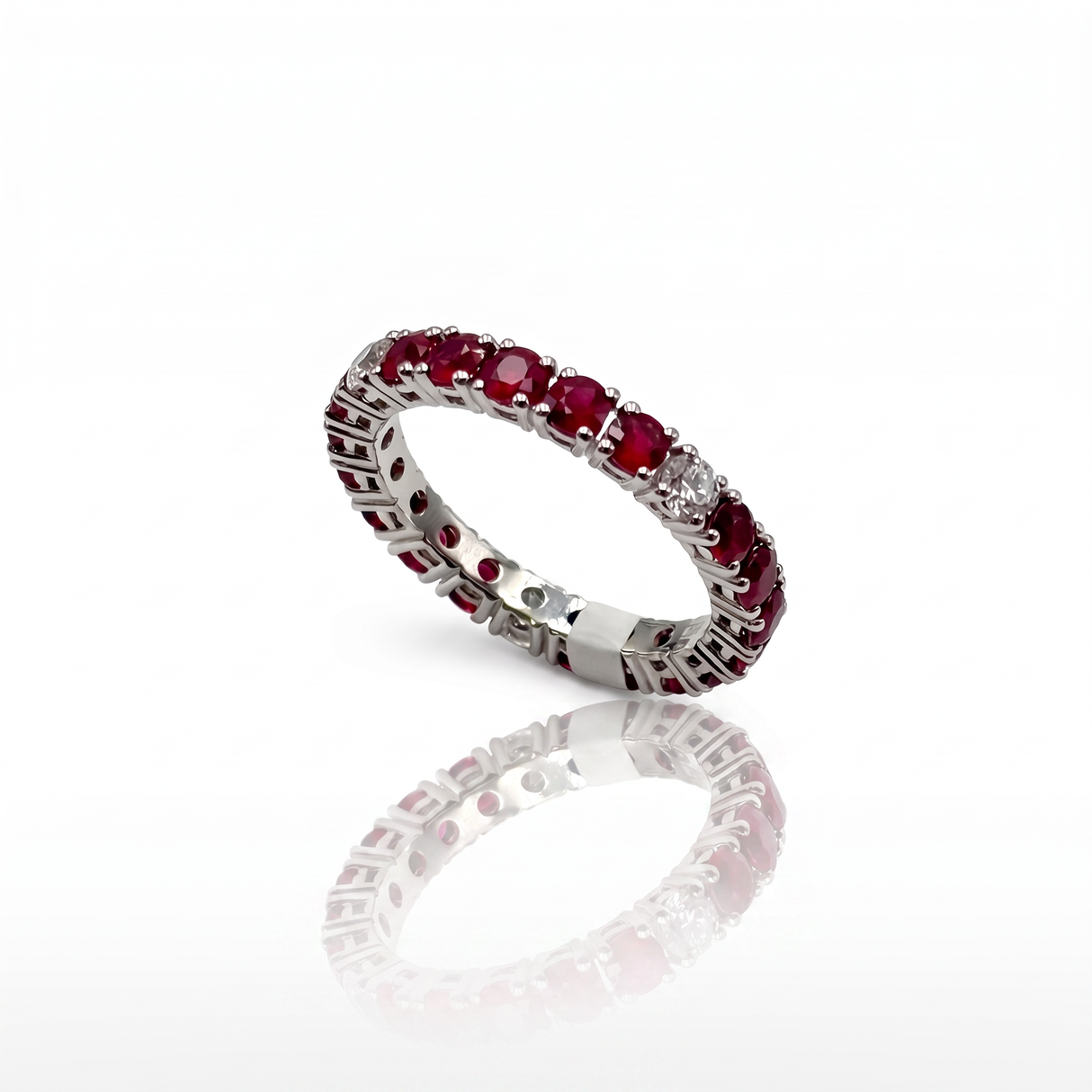 Anello Fedina Oro Bianco 18kt Rubini 2.02kt e Diamanti