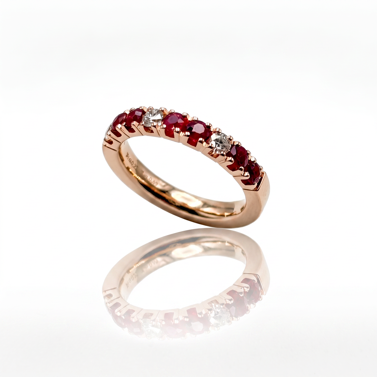 Anello Half eternity Rubini 0.69 ct e Diamanti Oro Rosa 18 kt
