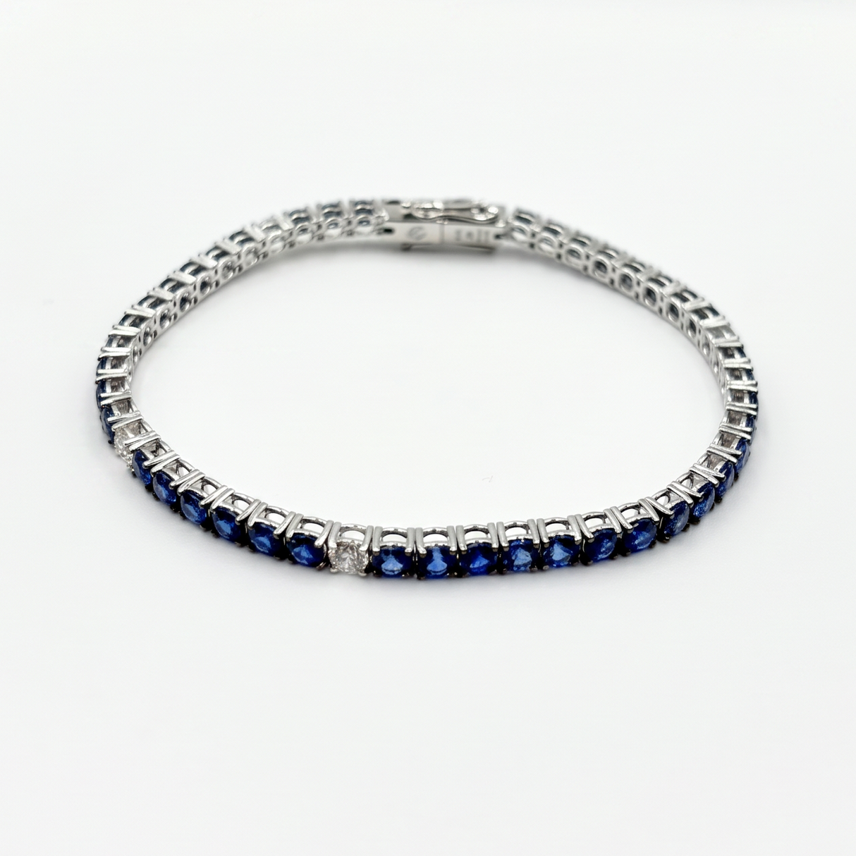 Bracciale Tennis Oro Bianco 18kt - Zaffiri Blu 6.98ct e Diamanti 0.68ct FVS