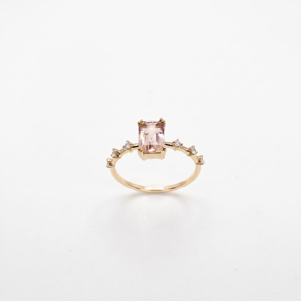 Anello Oro Giallo 9kt con Berillo Rosa Taglio Smeraldo e Diamanti - GioGio
