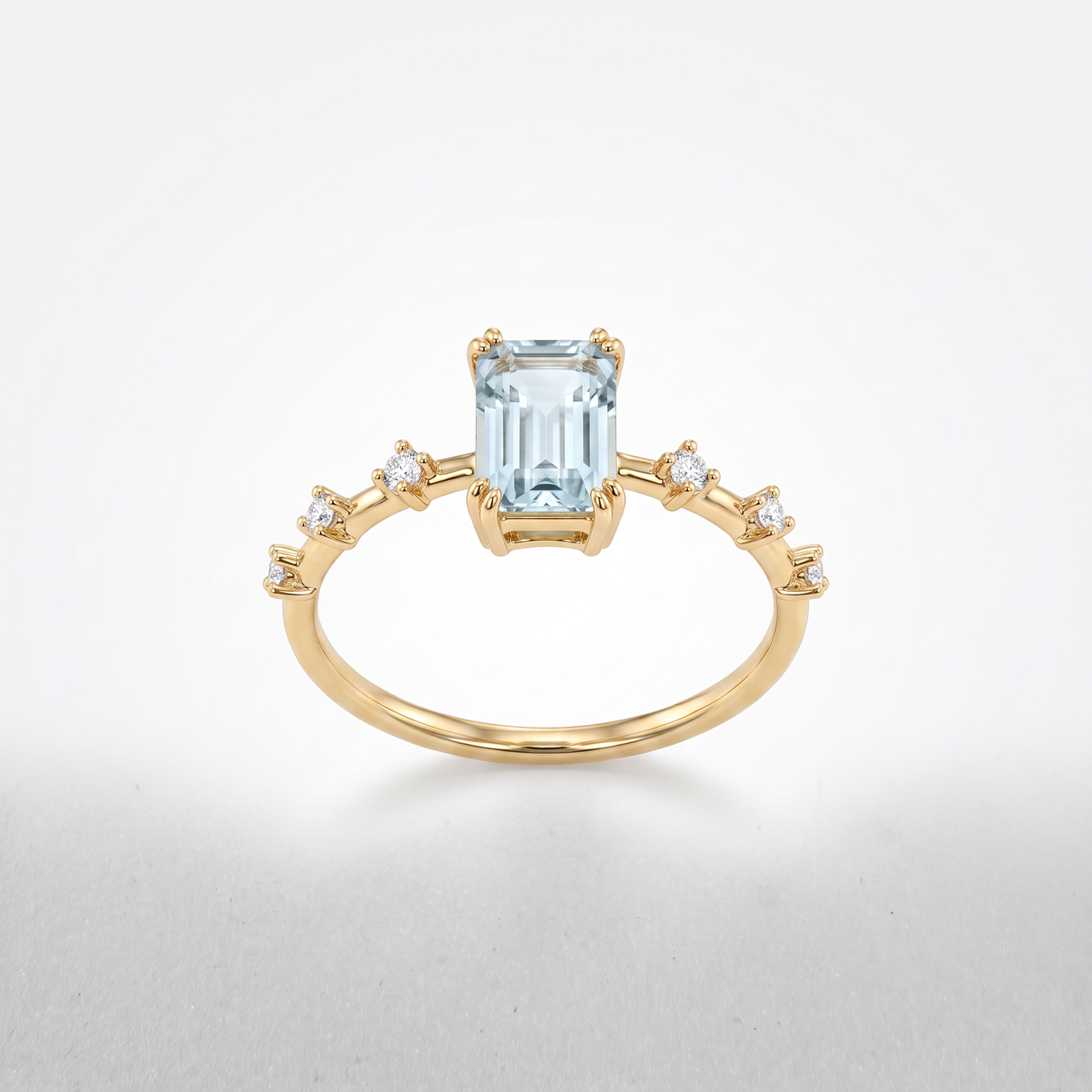 Anello Oro Giallo 9kt con Berillo Azzurro Taglio Smeraldo e Diamanti - GioGio