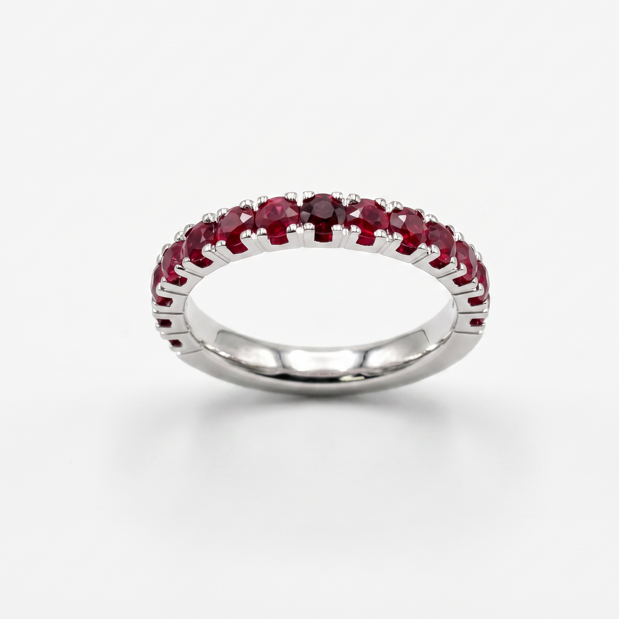 Anello Half Eternity Rubini 1.81 ct Oro Bianco 18 kt