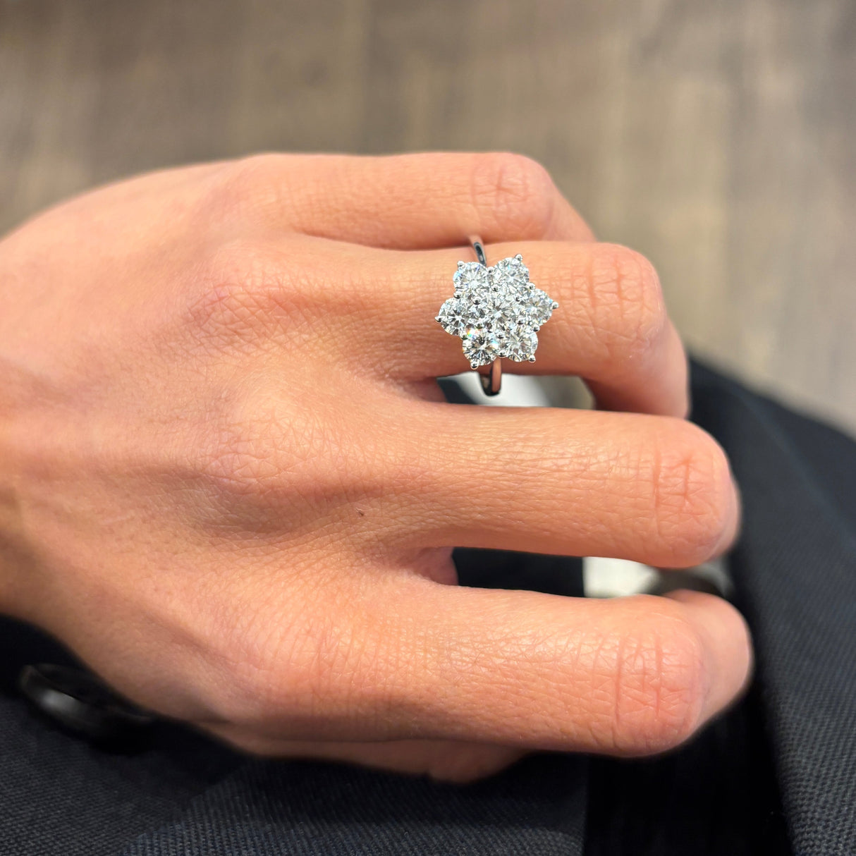 Anello Fiore con Diamanti 2.25kt in Oro Bianco