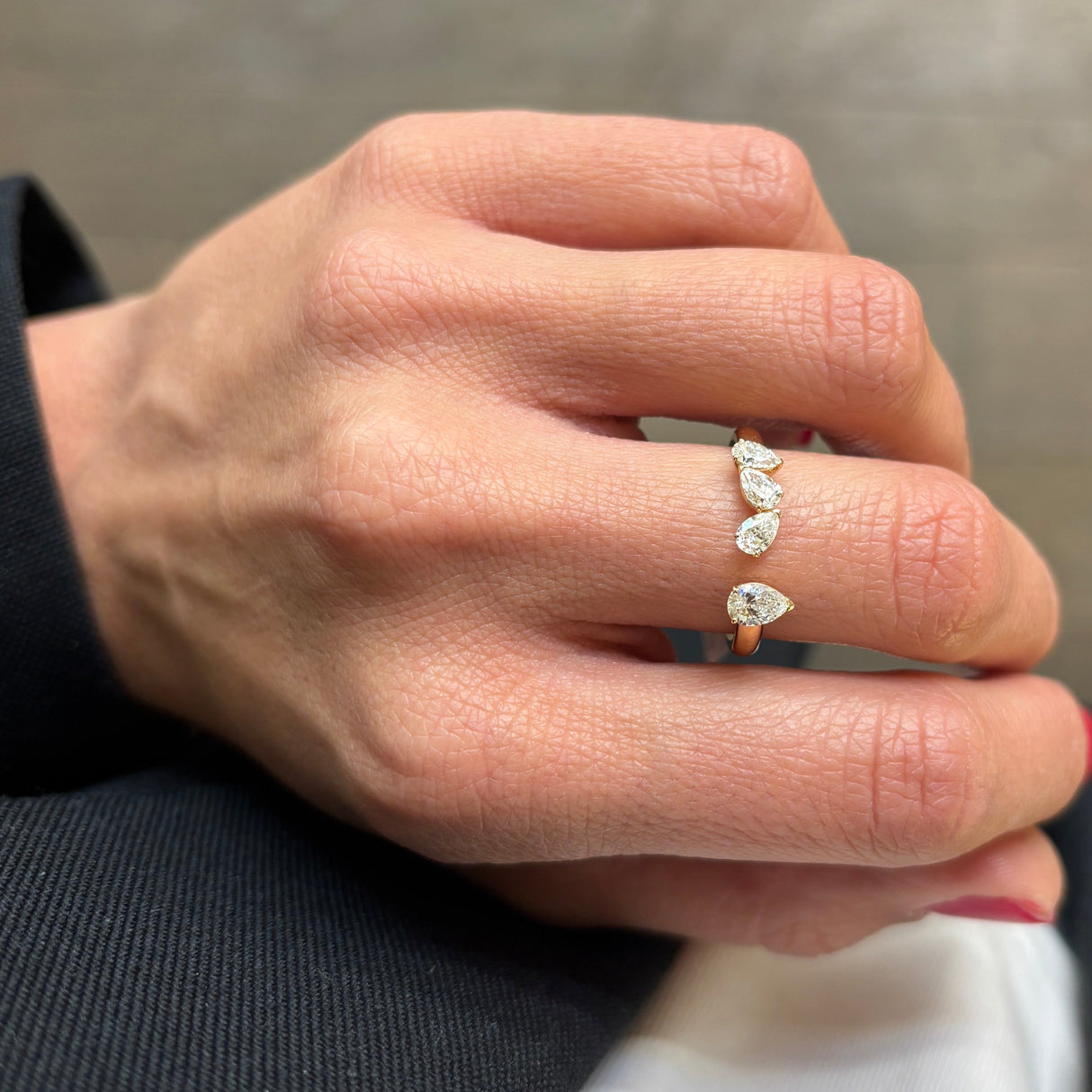 Anello in Oro Rosa con Diamante Taglio Goccia