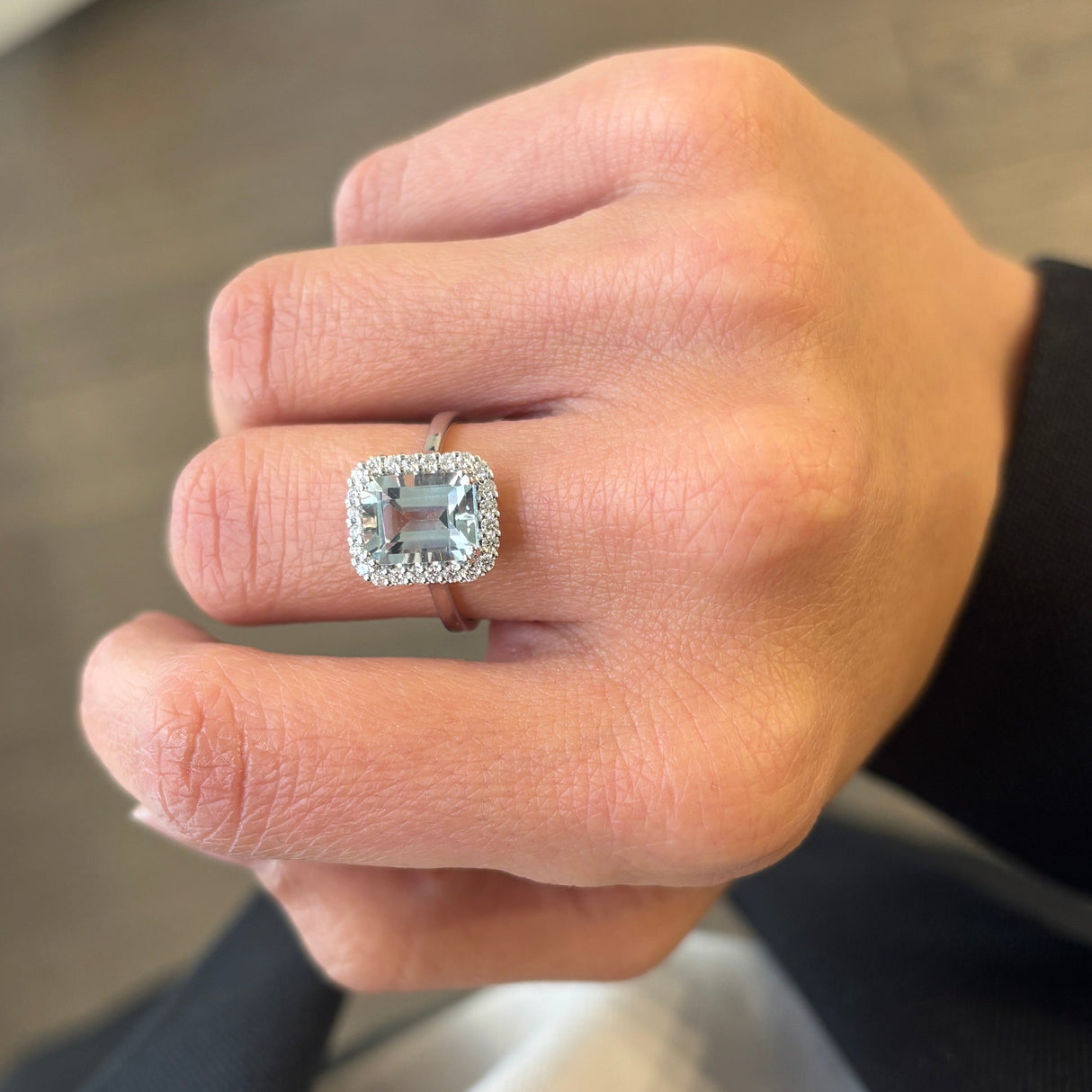 Anello Acquamarina Taglio Ottagonale ct 2,21 con Brillanti in Oro Bianco