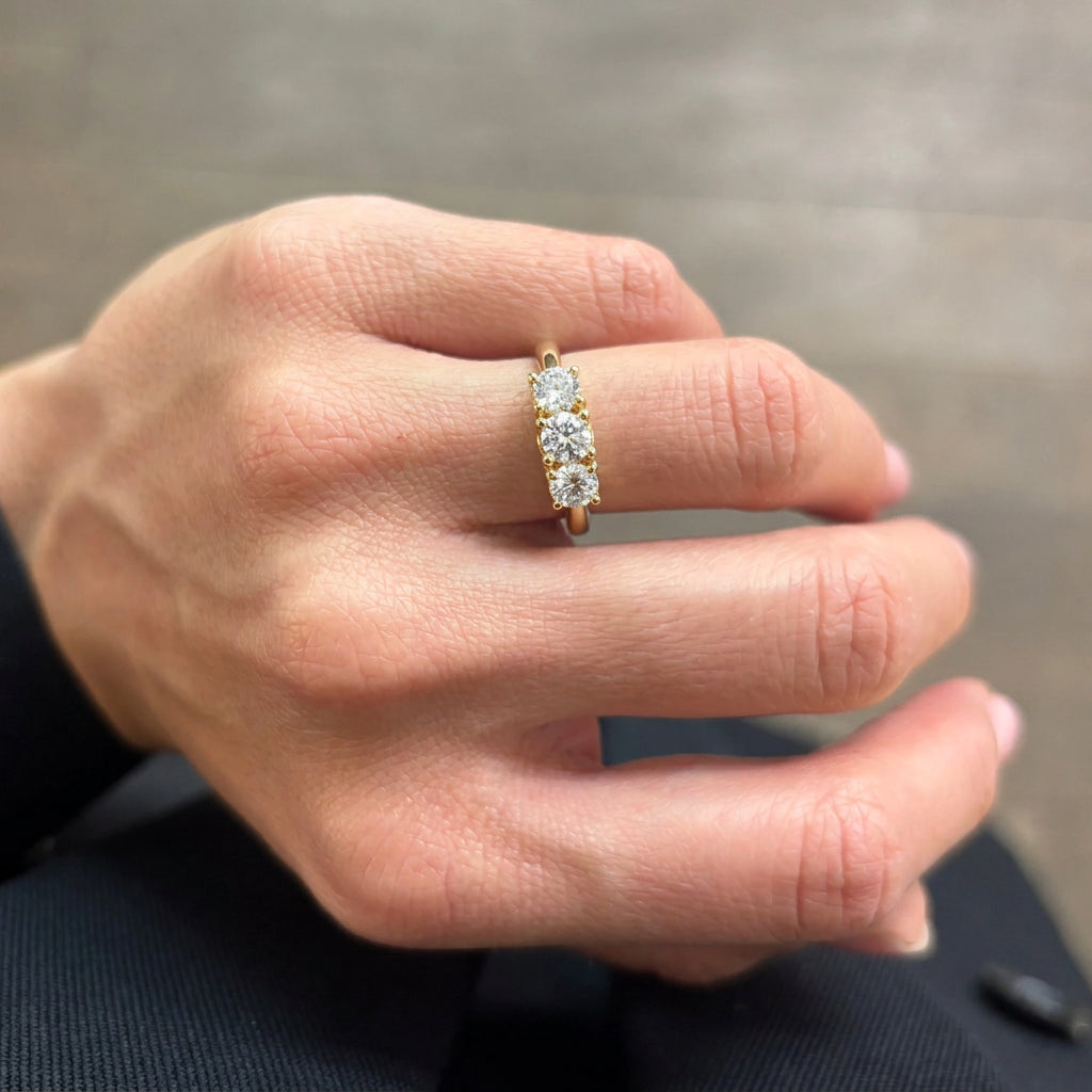 Anello Trilogy 1,12kt, certificato GIA, Oro bianco