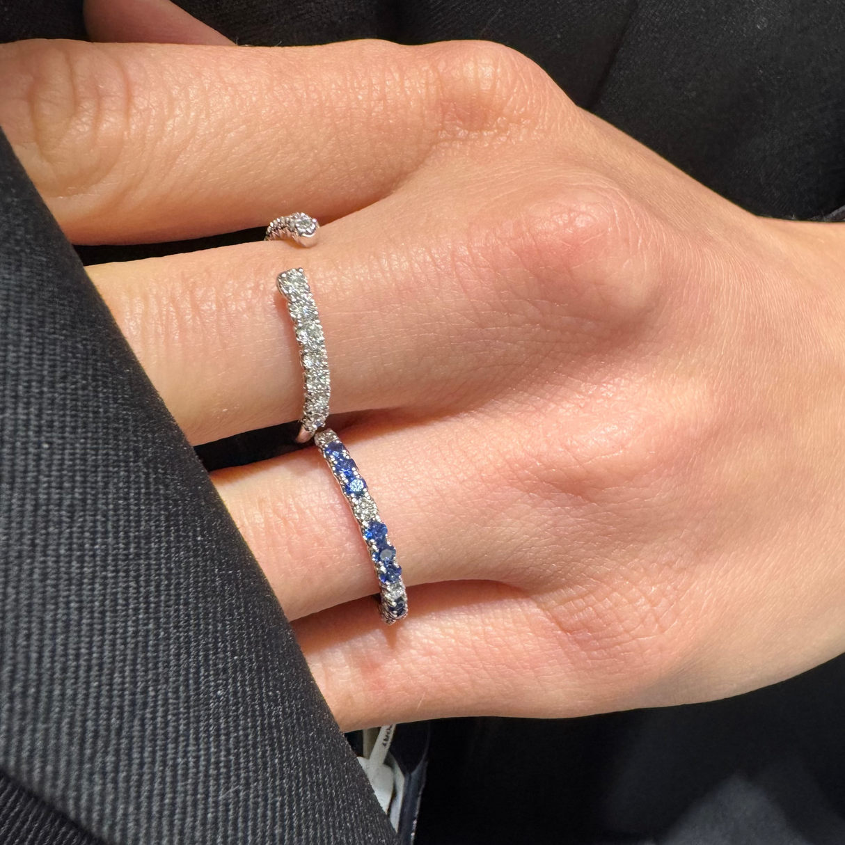 Anello ReCarlo Mezzogiro con Zaffiri e Diamanti Oro Bianco