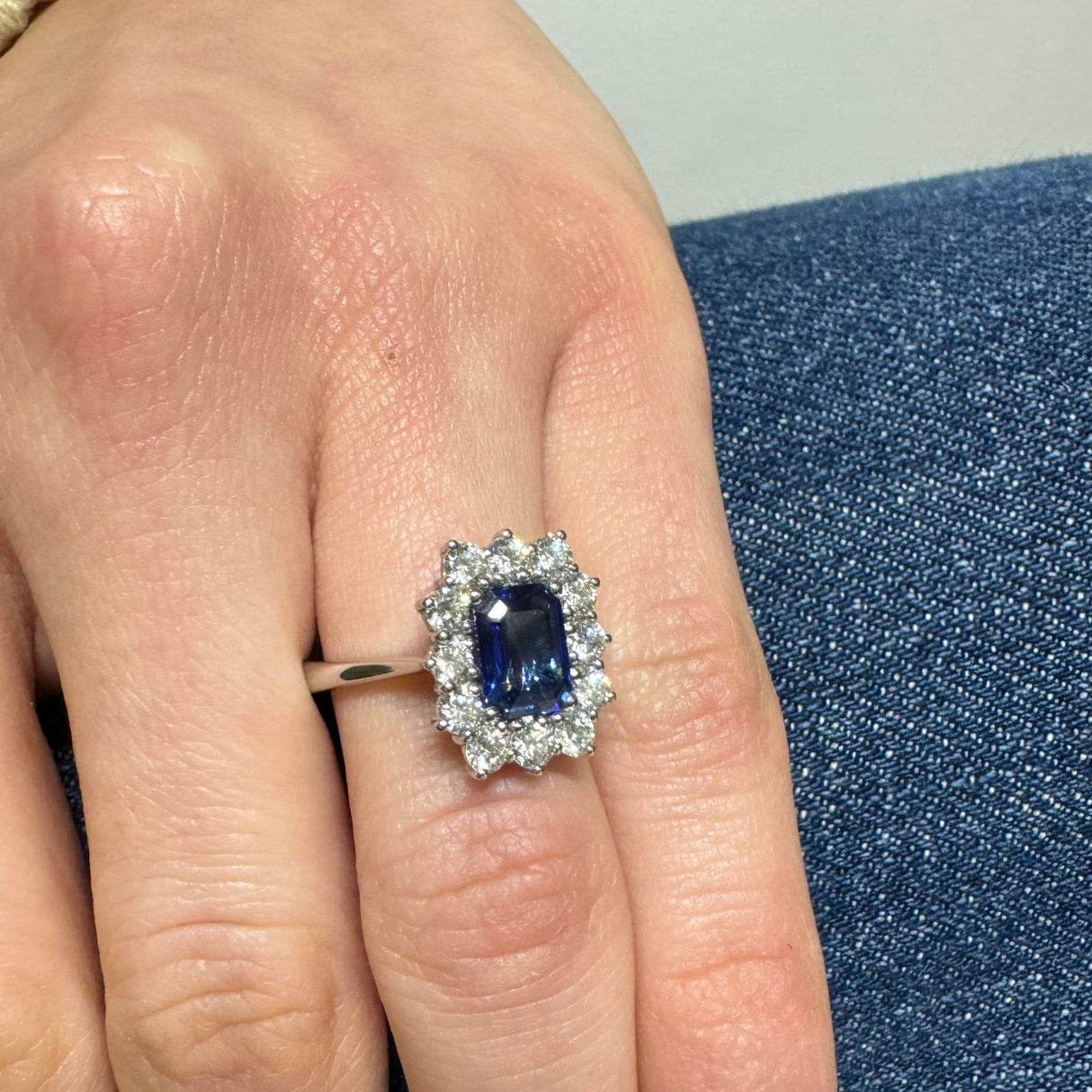 Anillo de corazón de zafiro y diamante
