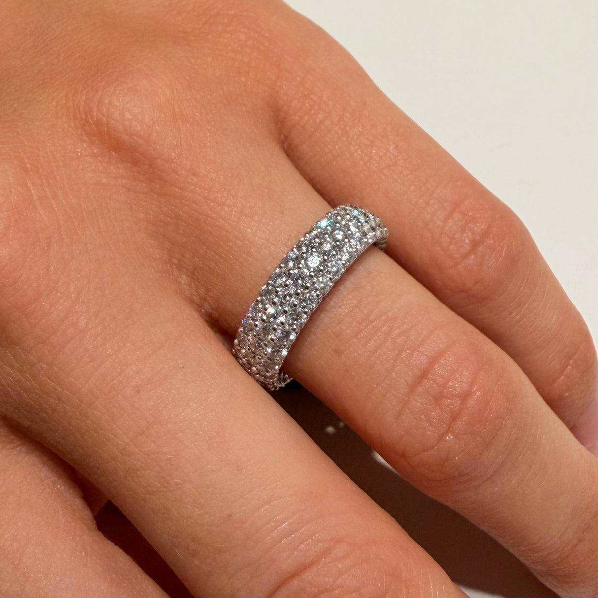 Anello Girodito a 3 File di Diamanti 2,69ct
