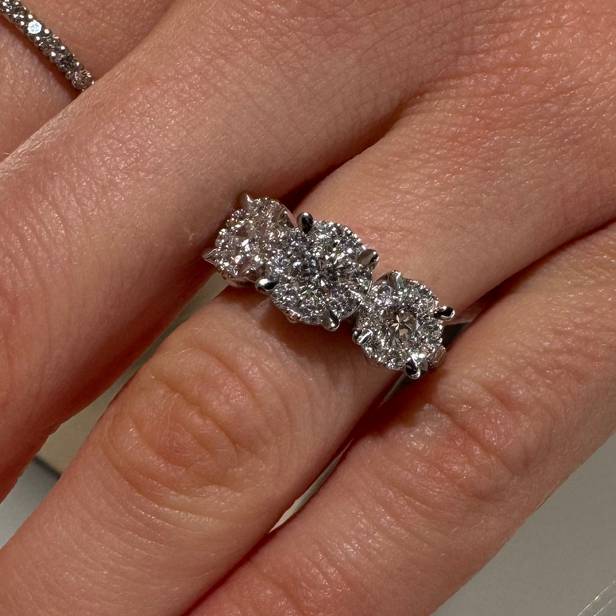 Anello Trilogy illusione in oro bianco e Diamanti 1.47 kt