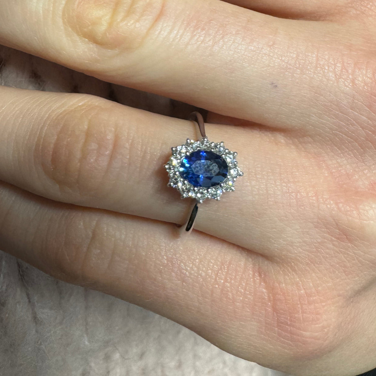 Anello in Oro Bianco con Zaffiro 0.78kt e Diamanti-Anelli-GRANARELLI-Gioielleria Granarelli