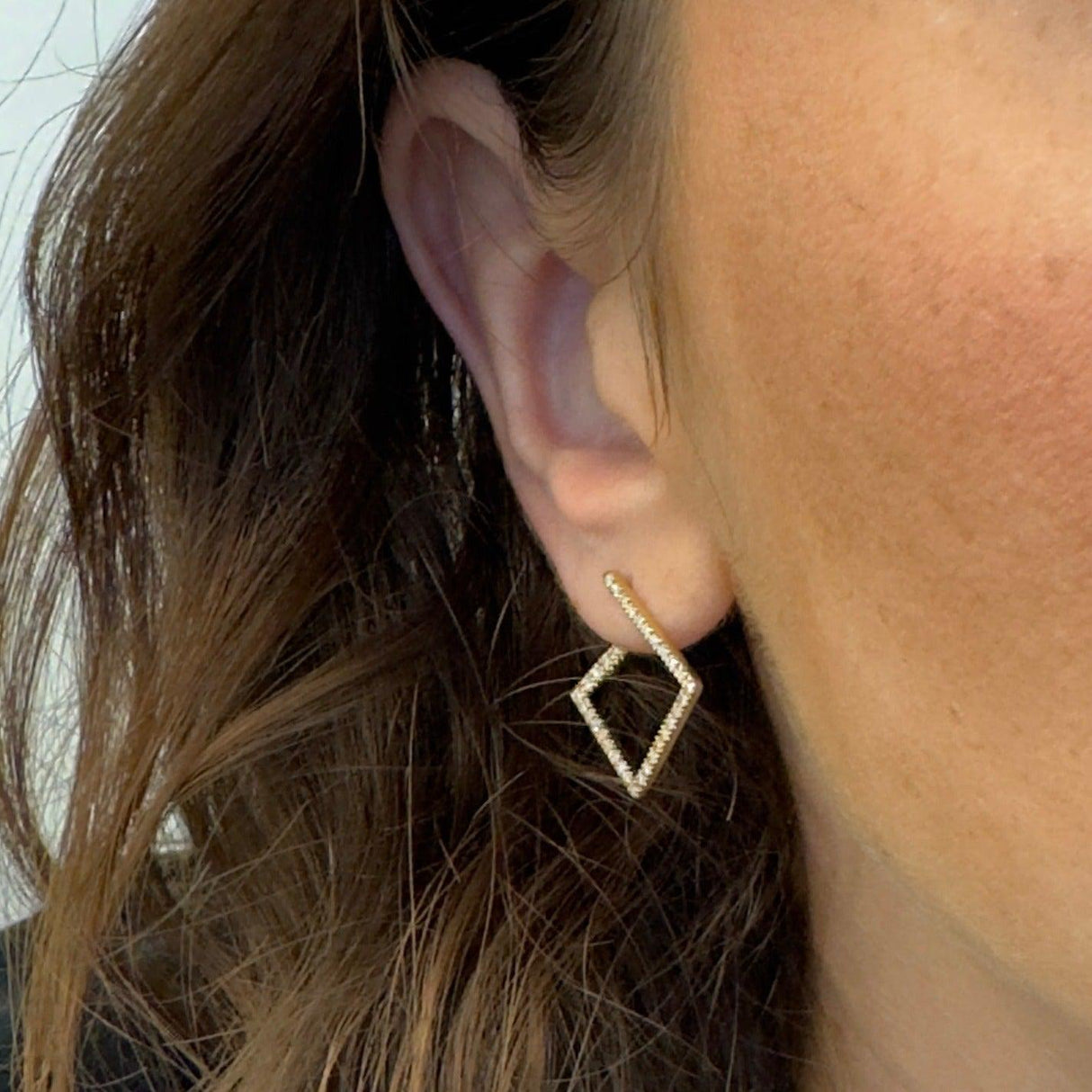 Make It Square earrings of yellow gold diamonds
