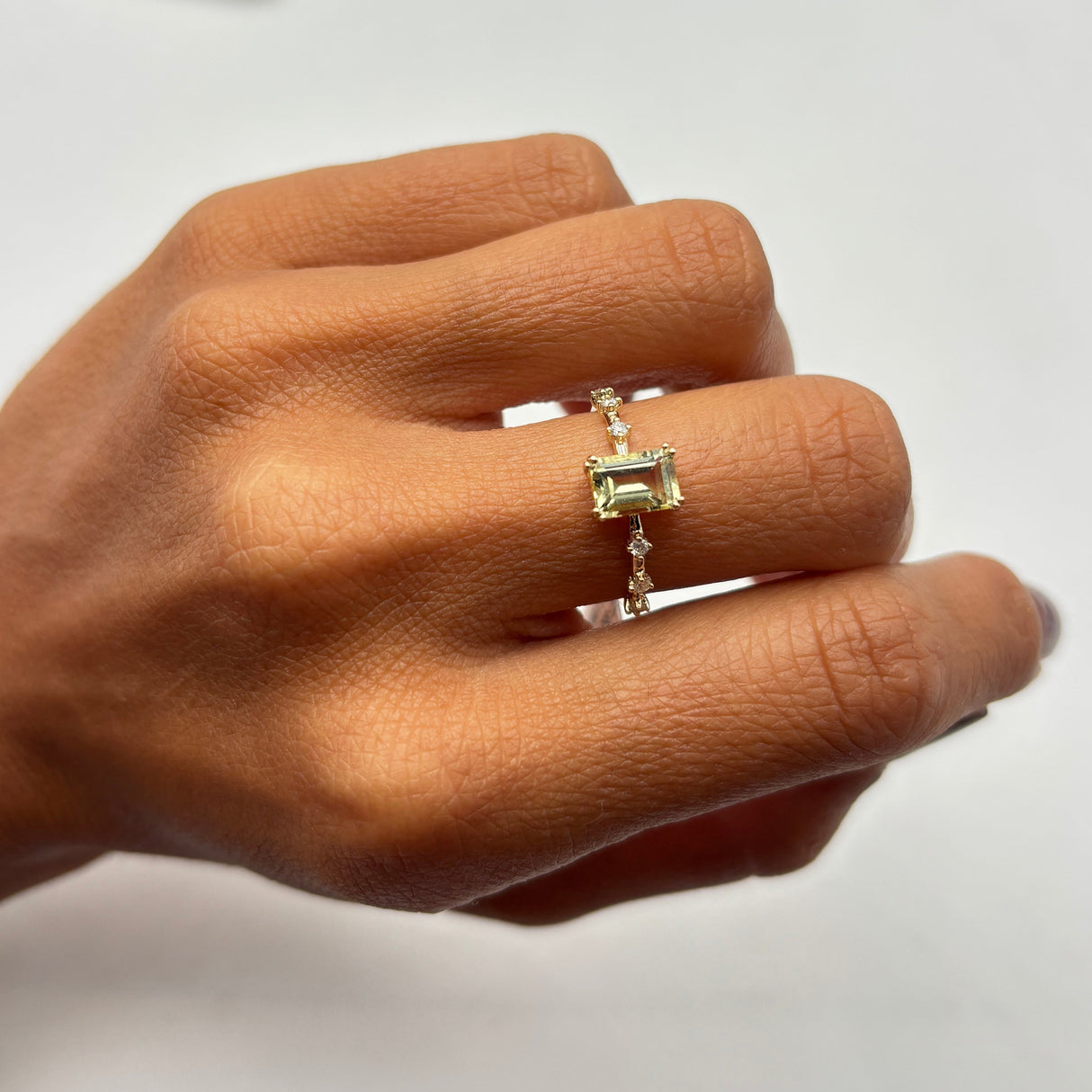 Anello Oro Giallo 9kt con Berillo Giallo Taglio Smeraldo e Diamanti - GioGio