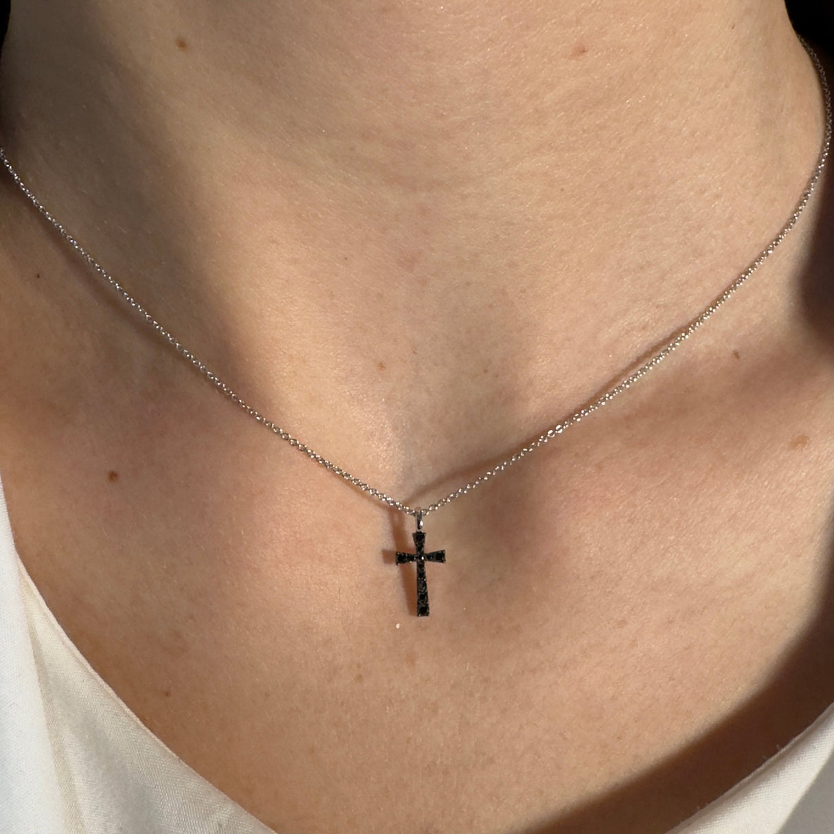 Girocollo Croce Diamanti Neri in Oro Bianco