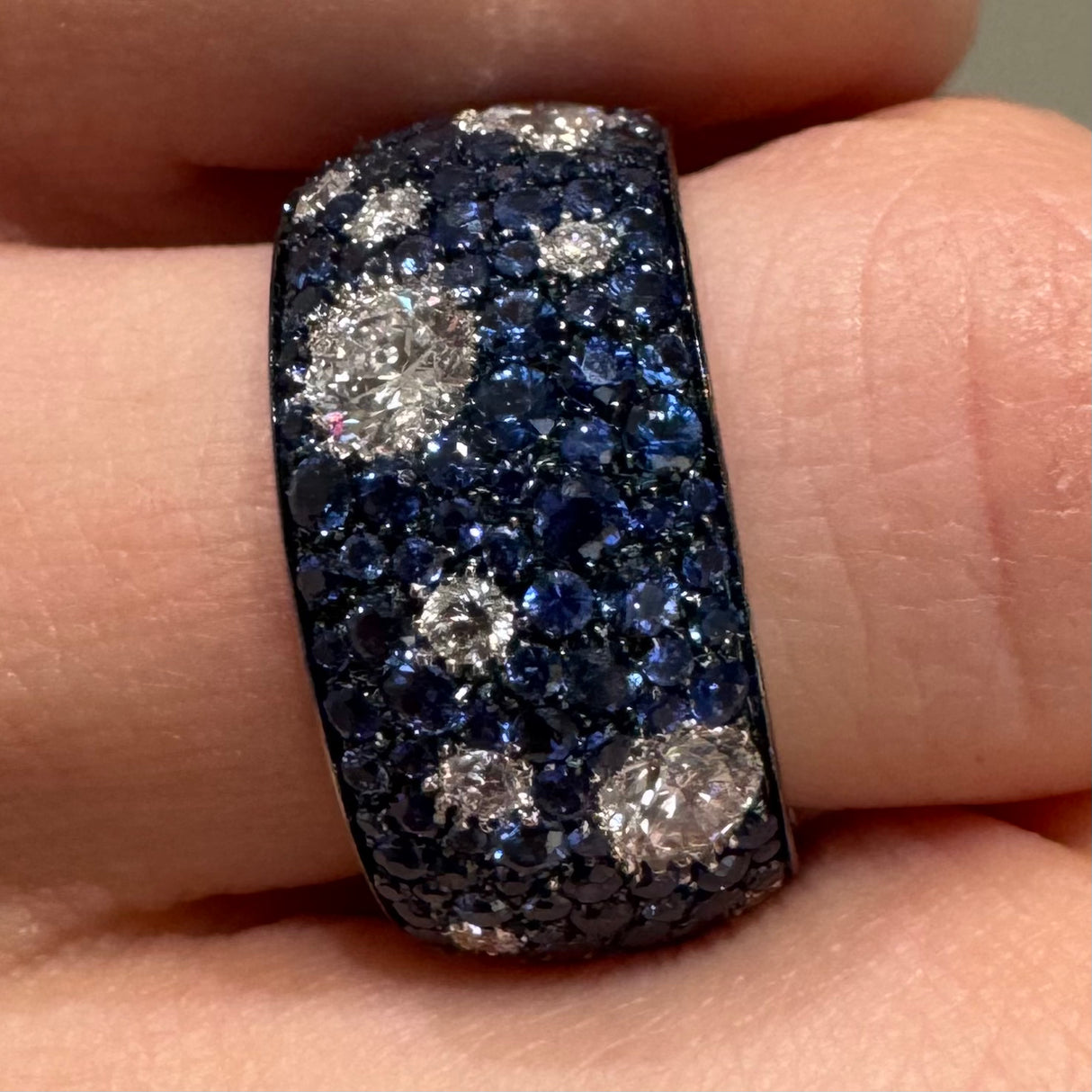 Anello Fascia Zaffiri e Diamanti Crivelli