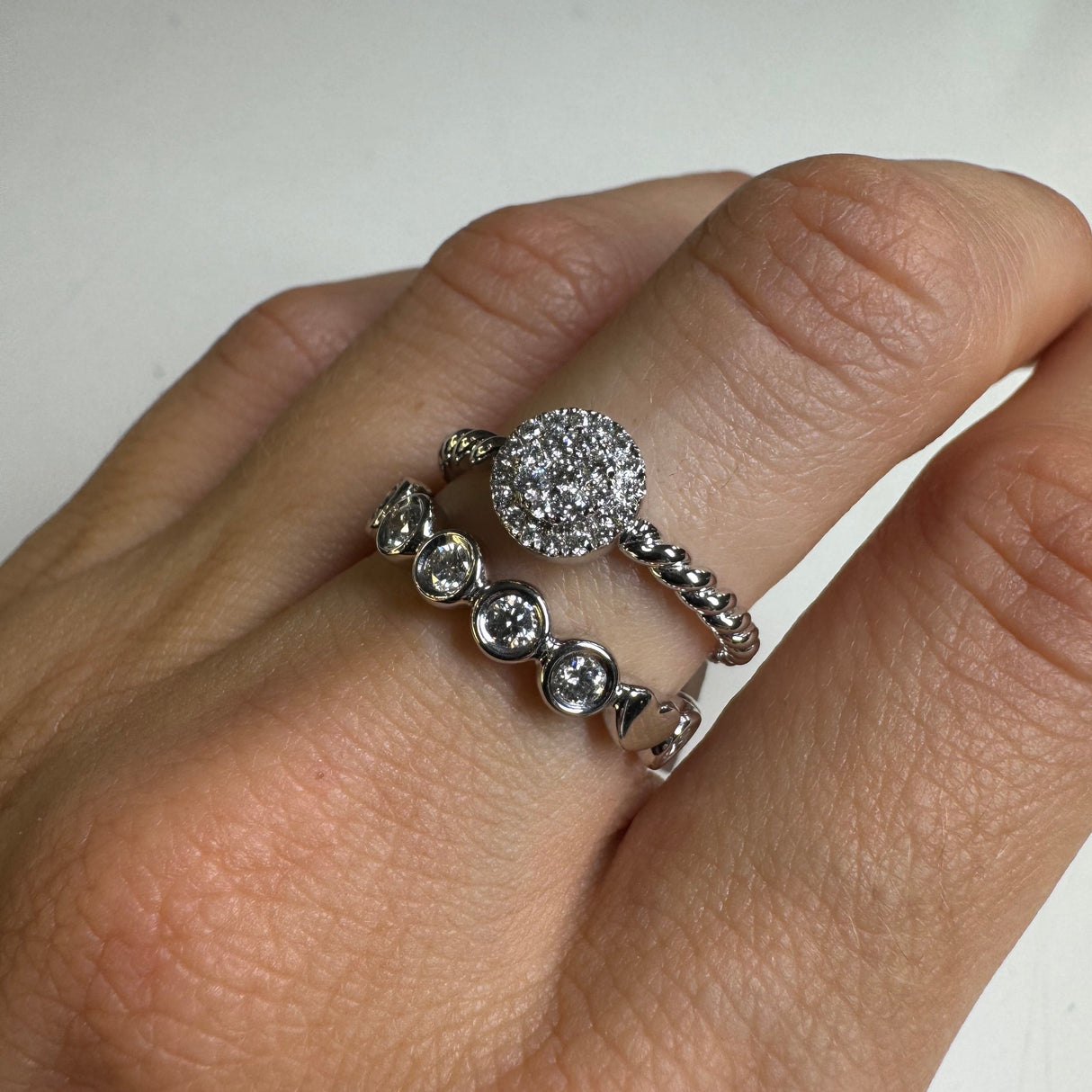 Anello Girodito con Diamanti 0,90kt in Oro Bianco