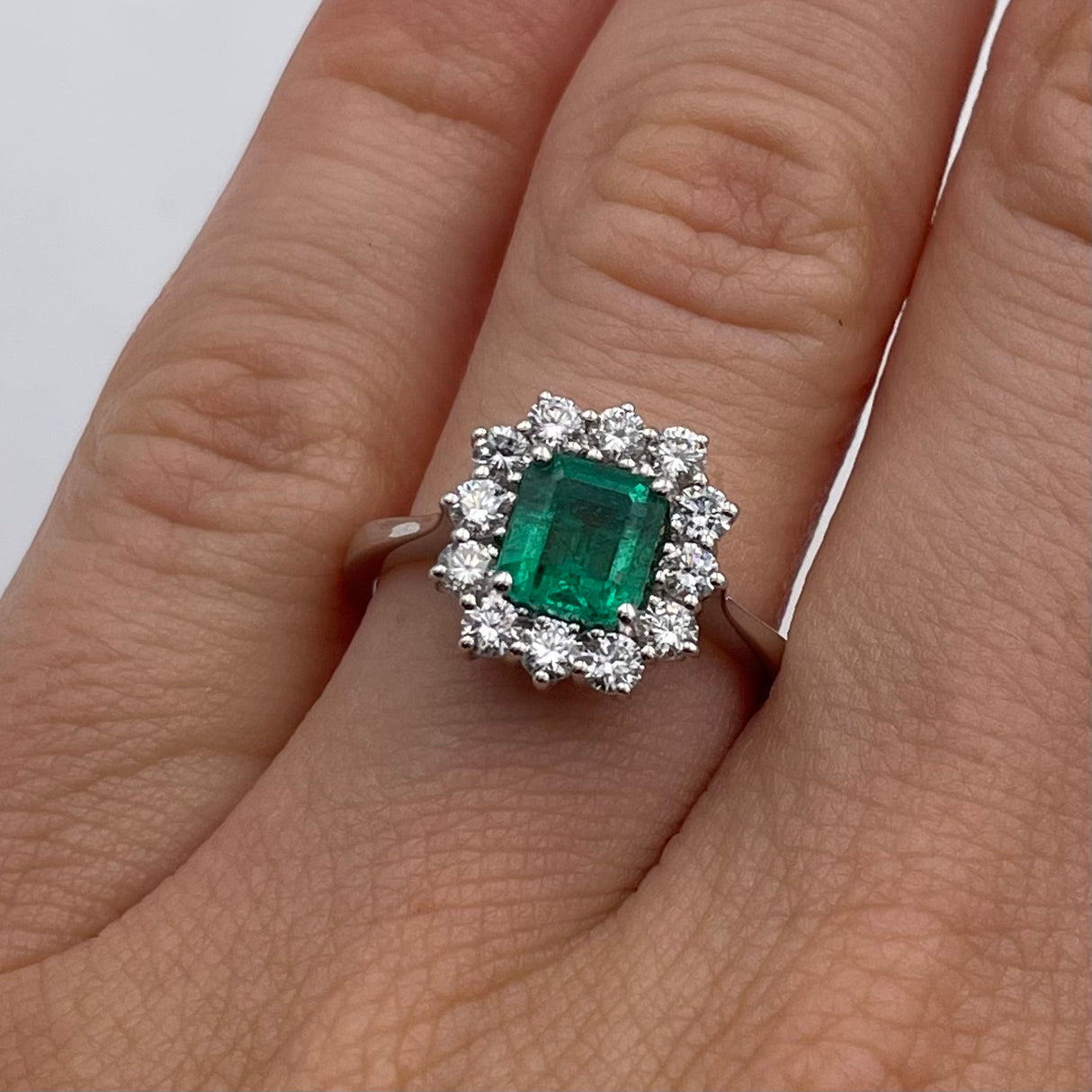 Anello in Oro Bianco con Smeraldo 1.02 e Diamanti-GRANARELLI-AN0109-S-102-Gioielleria Granarelli