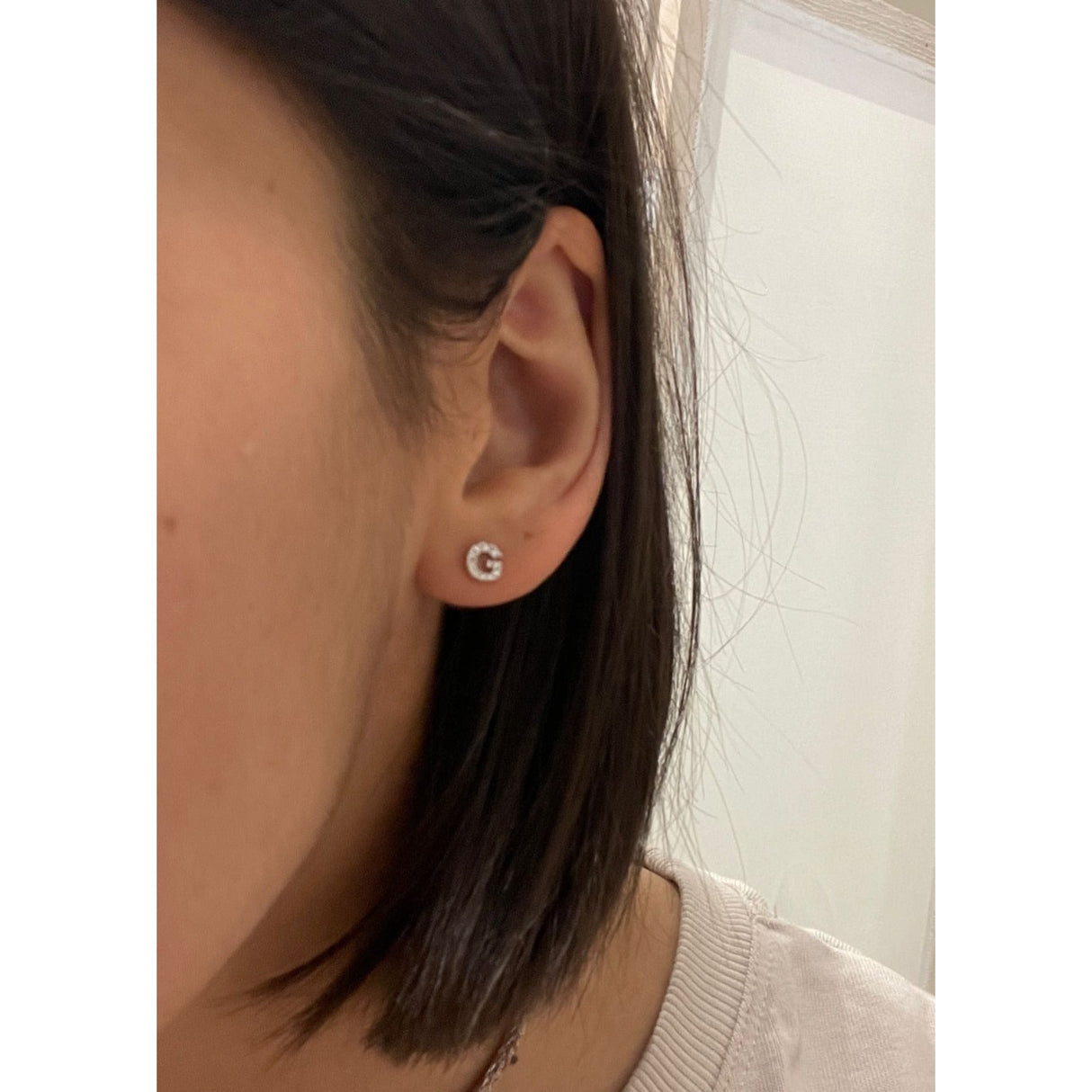 Mono Orecchino Iniziale Lettera G in Oro Bianco e Diamanti-CRIVELLI-370-XF0085-Gioielleria Granarelli