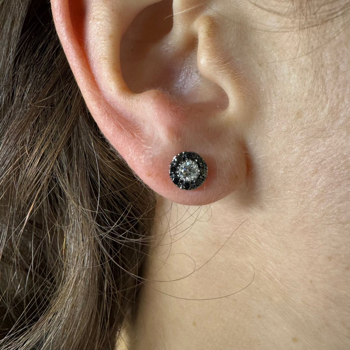 Orecchini Lobo Diamanti Bianchi e Neri Oro Bianco