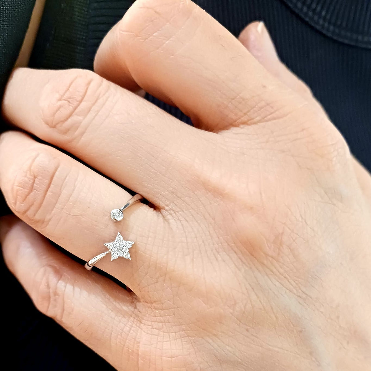 Star ring and stem in white gold with brilliant