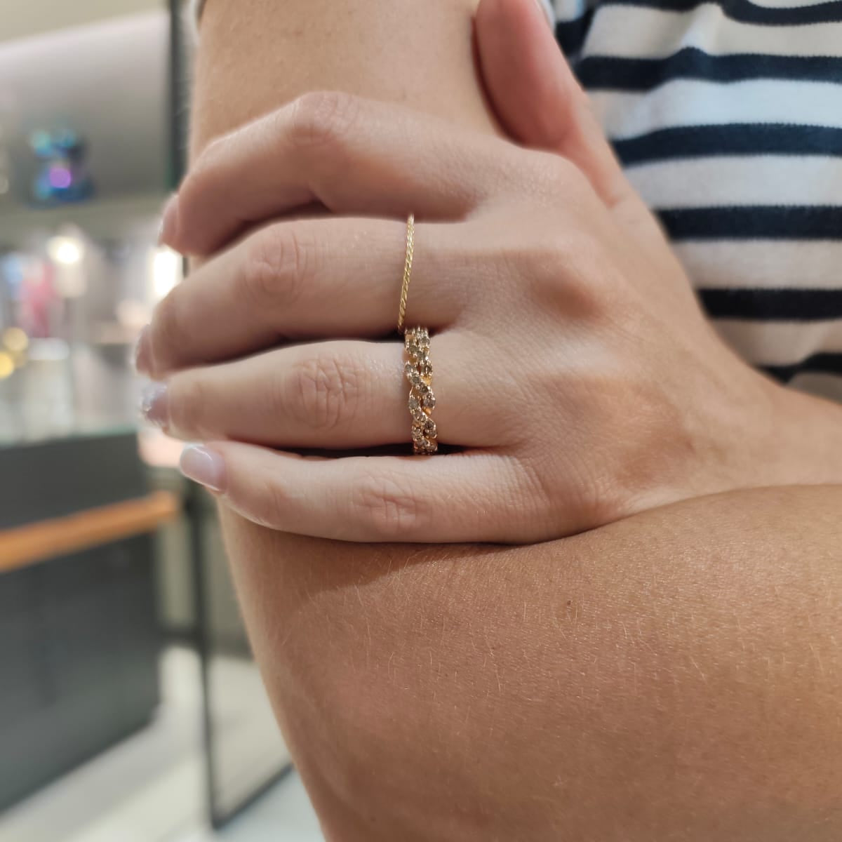 Fedina intrecciata in Oro Rosa e Diamanti Brown