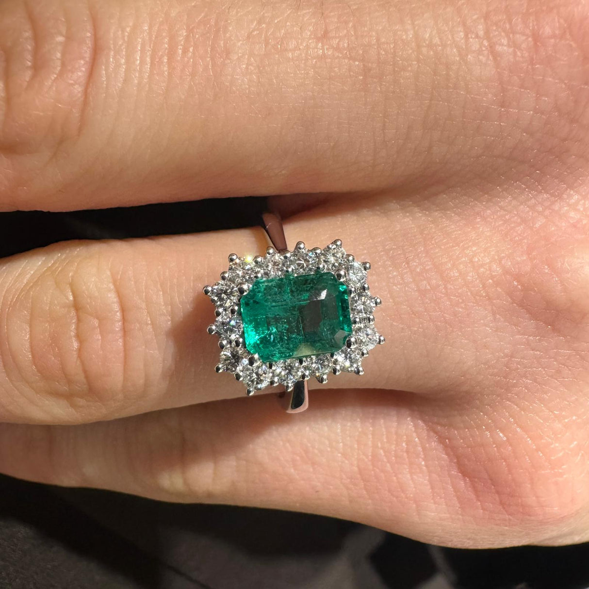 Anillo de corazón de zafiro y diamante