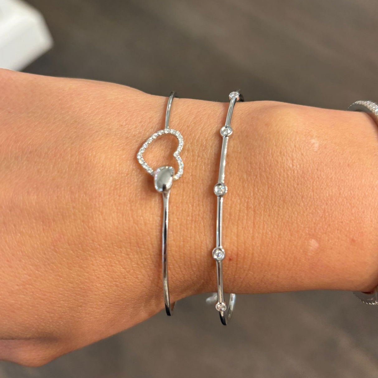 Bracciale Bangle rigido con Diamanti In Oro Bianco