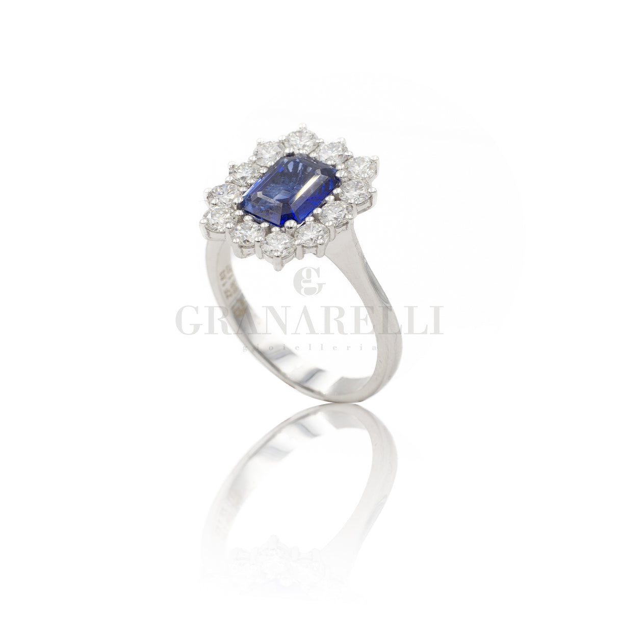 Anillo de corazón de zafiro y diamante