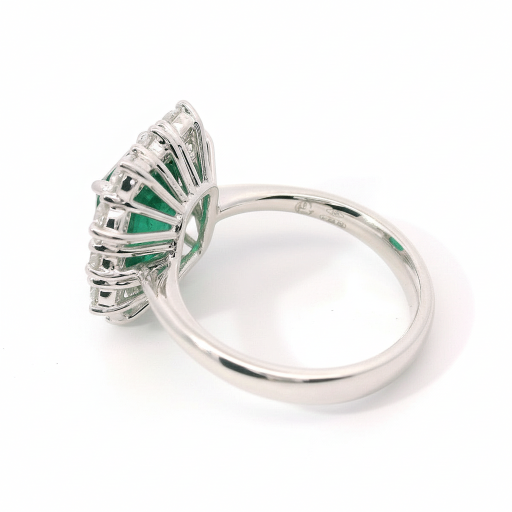 Anello con smeraldo - vista laterale