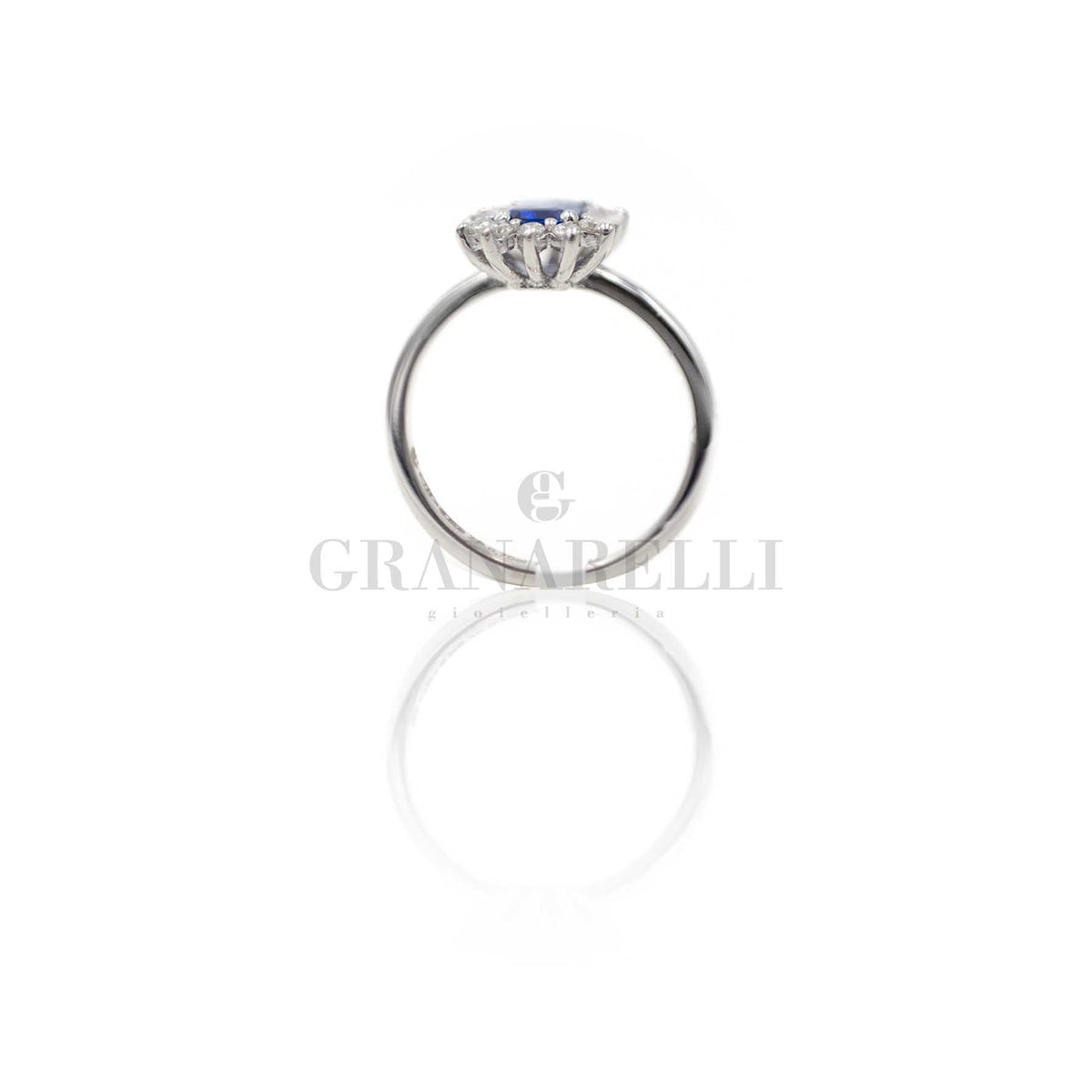 Anello in Oro Bianco con Zaffiro 0.63kt e Diamanti