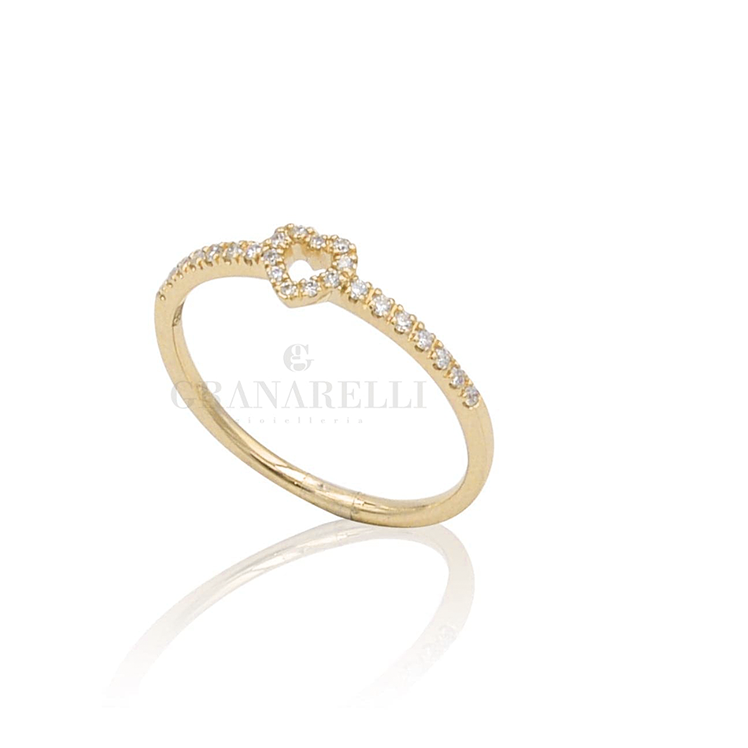 Anello cuore con diamanti in oro giallo